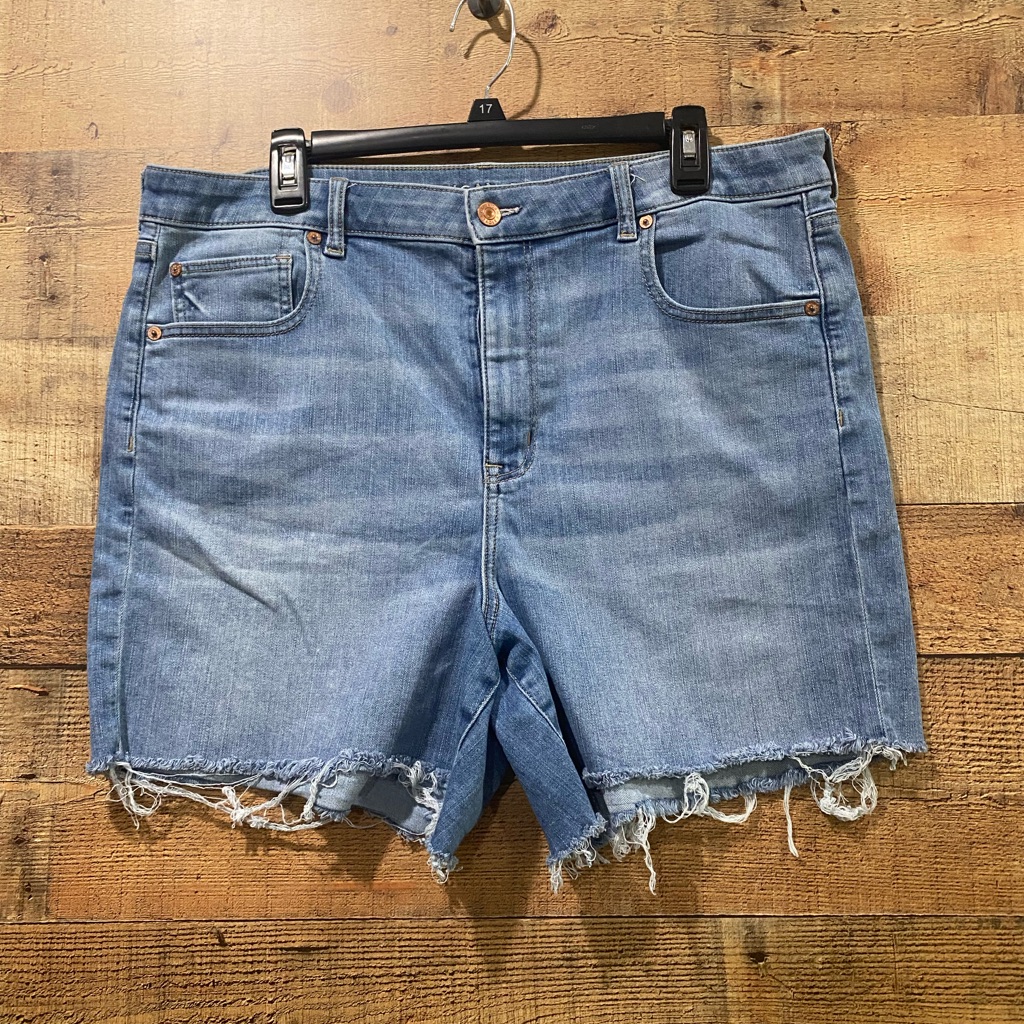 American Eagle Outfitters Super High Rise Light Wash Jean Shortie Size 20